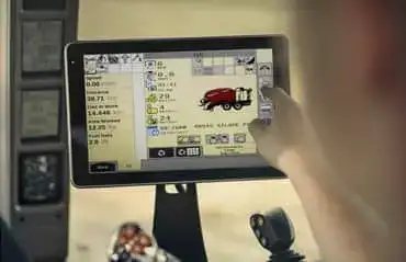 Brukergrensesnitt på berøringsskjerm i en traktor fra Case IH Maxxum-serien.