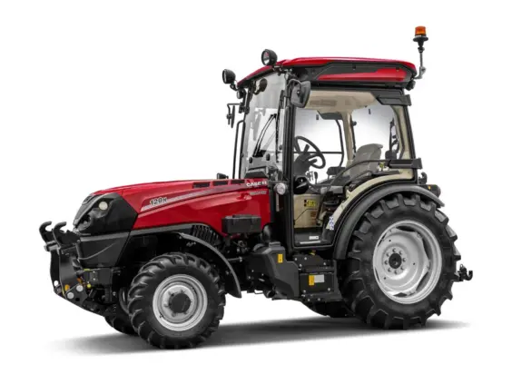 Rød Case IH Quantum 120N traktor på hvit bakgrunn