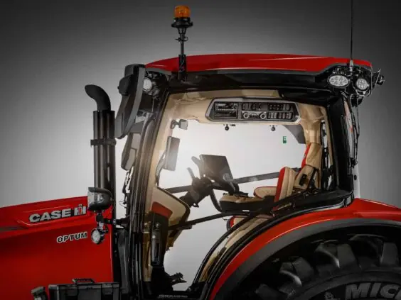 Førerhuset på Case IH Optum sett fra siden