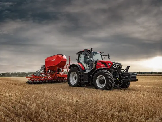 Case IH Puma 185 med såmaskin på stubbåker