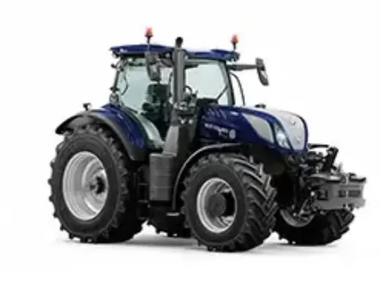 Sideprofil av en moderne New Holland T7.230 traktor i dyp blå farge.
