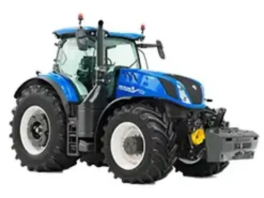 En blå New Holland T7.290 HD traktor sett fra siden på hvit bakgrunn.