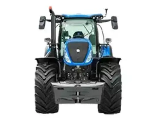 Blå New Holland T7.340 HD traktor sett forfra mot en hvit bakgrunn.