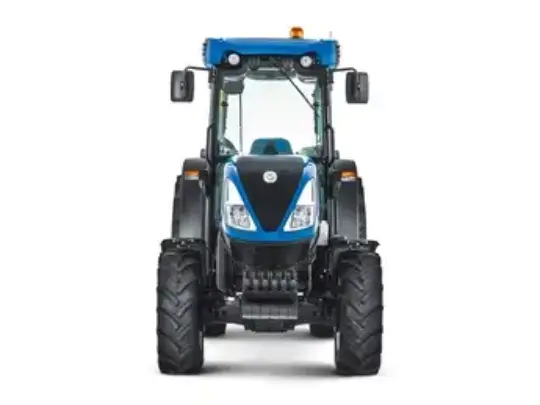 New Holland T4.110V traktor sett forfra på hvit bakgrunn.