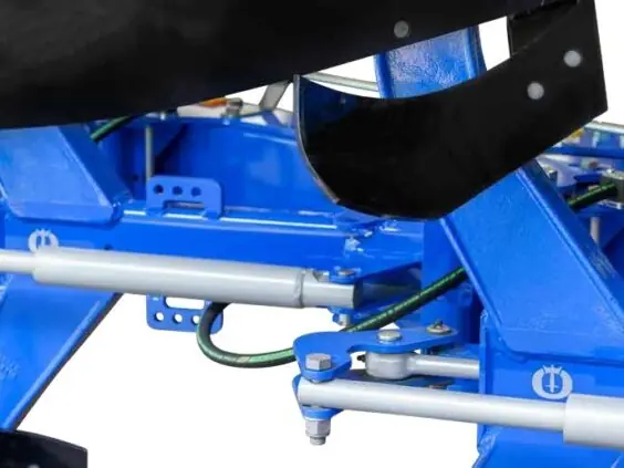 Hydraulisk justering av arbeidsbredden på Överum Vari-Flex EX