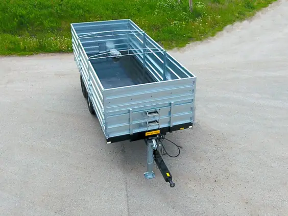 Palmse PT190 kornhenger i galvanisert stål sett ovenfra på en grusplass.