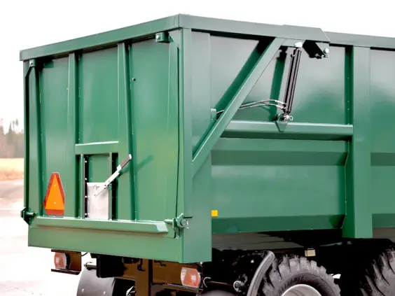 Grønn Palmse PT1620L-MB tilhenger med hydraulisk bakluke og kornluke.