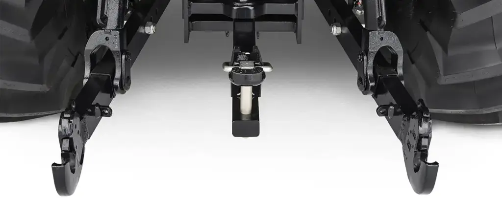 Detaljert bilde av trepunktsopphenget bak på en New Holland T8 Genesis traktor.
