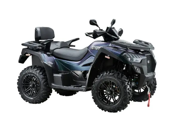 En mørk lilla Kymco MXU 700 EXPLORER EPS T3B 2026 ATV på hvit bakgrunn.