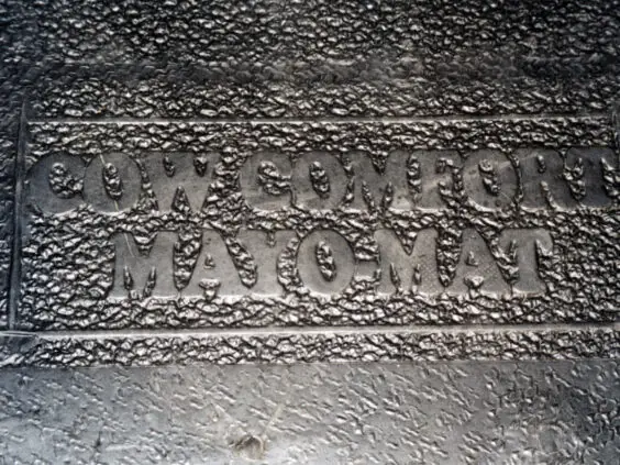 Mayo-mat liggebåsmatter.