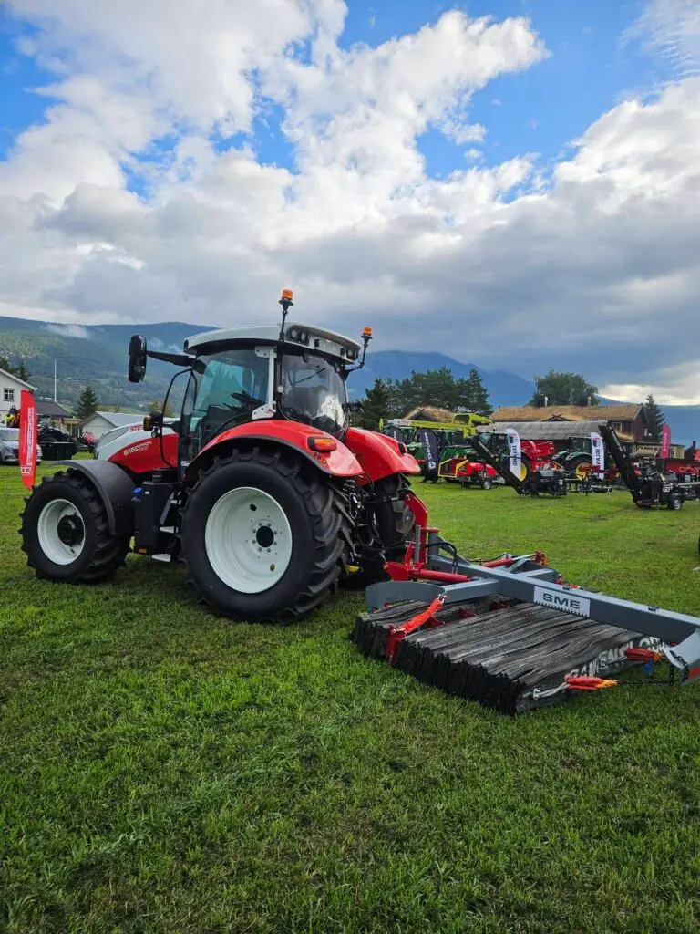 Steyr 6150 Profi CVT med SME Drammensslodden montert for veivedlikehold på Traktorrock.