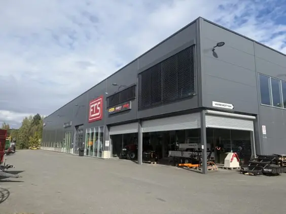 Fron Traktor Service Gjøvik, butikk og verksted i Damvegen 4, Hunndalen