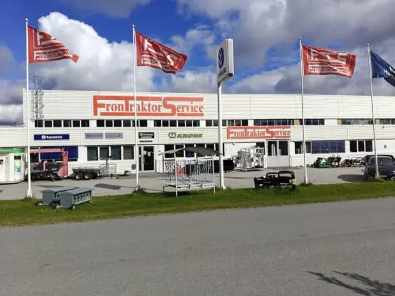 Fron Traktor Service Tynset, butikk og verksted i Elvegata 9C