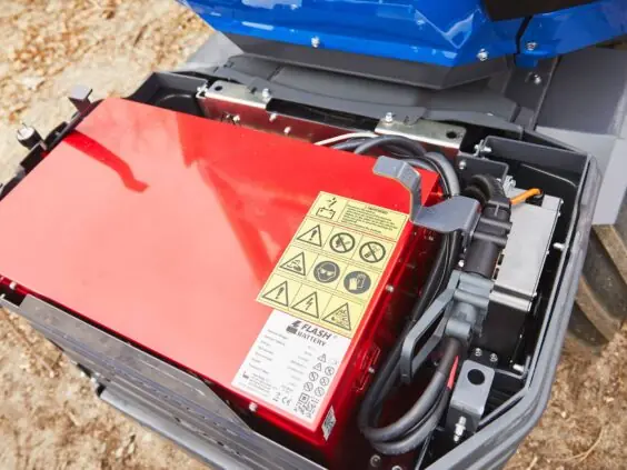 MultiOne EZ8 elektrisk minilaster i arbeid