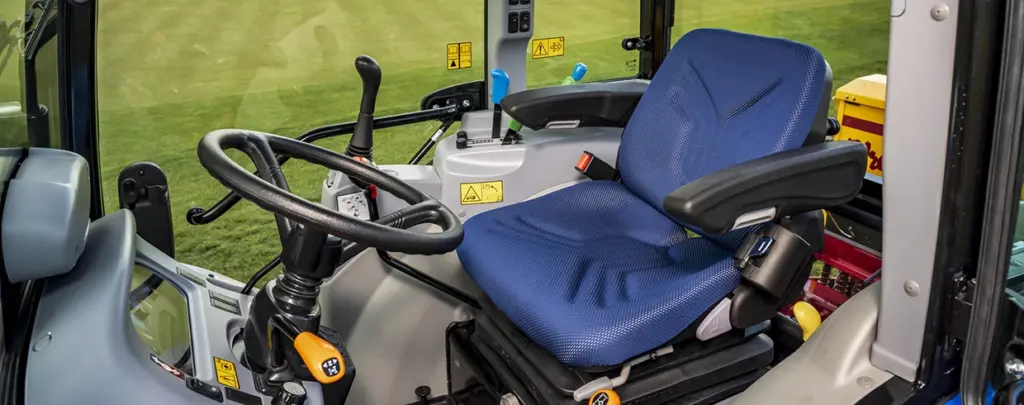 Førerhytta i New Holland Boomer 25C-55