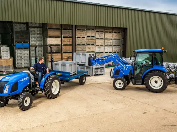 New Holland Boomer 25C-55 med henger