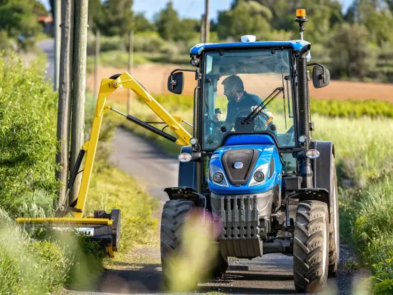 New Holland T4 F/N/V med frontmontert armklipper