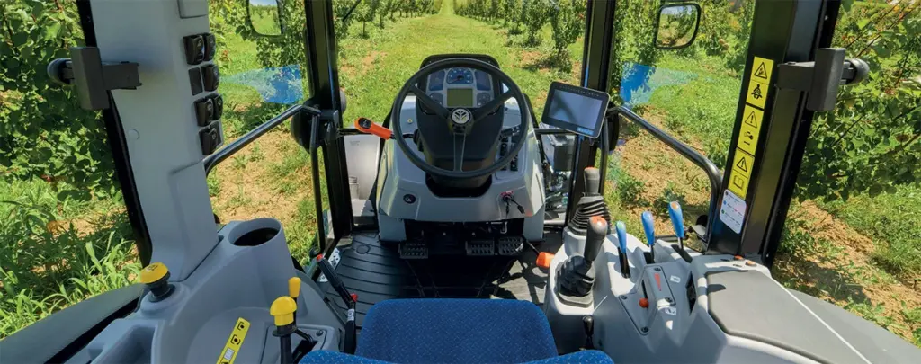 Førerhytta i New Holland T4F S