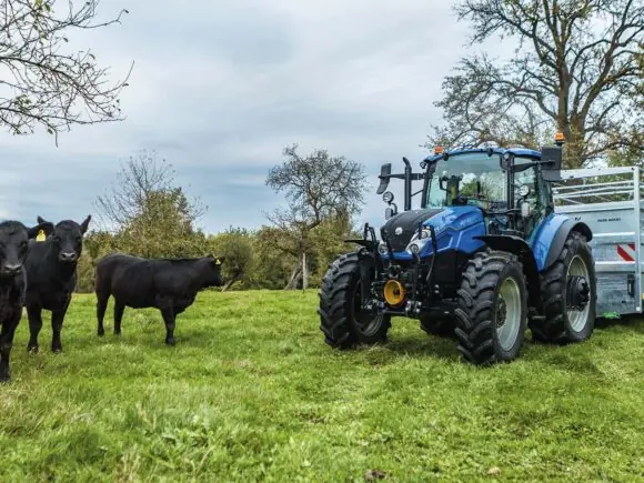 New Holland T5 Electro Command traktor