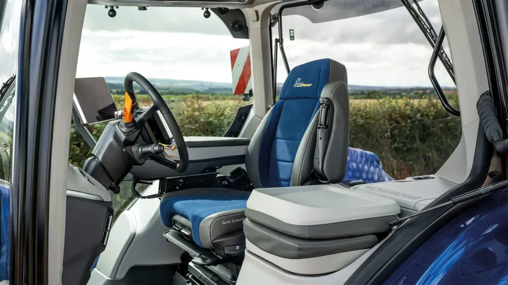 Førerhytta i New Holland T7 LWB PLM Intelligence