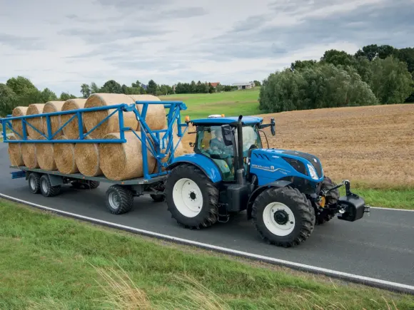 New Holland T7 SWB med rive