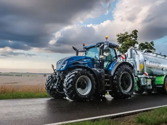 New Holland T7 XD med gjødselvogn