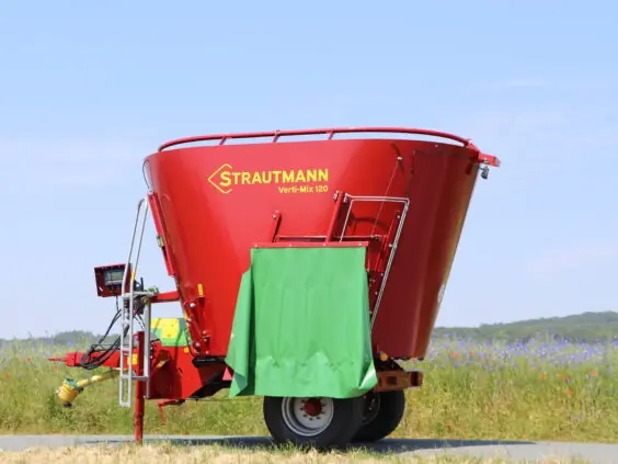 Strautmann Verti-Mix 120 Professional Single fullfôrvogn ved en blomstereng