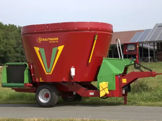 Strautmann Verti-Mix 951 fullfôrvogn med tverrbånd bak