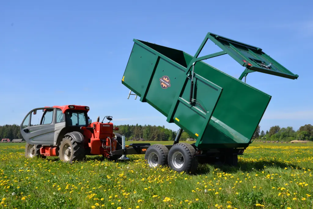 Palmse PT1011 dumperhenger som tipper på jordet