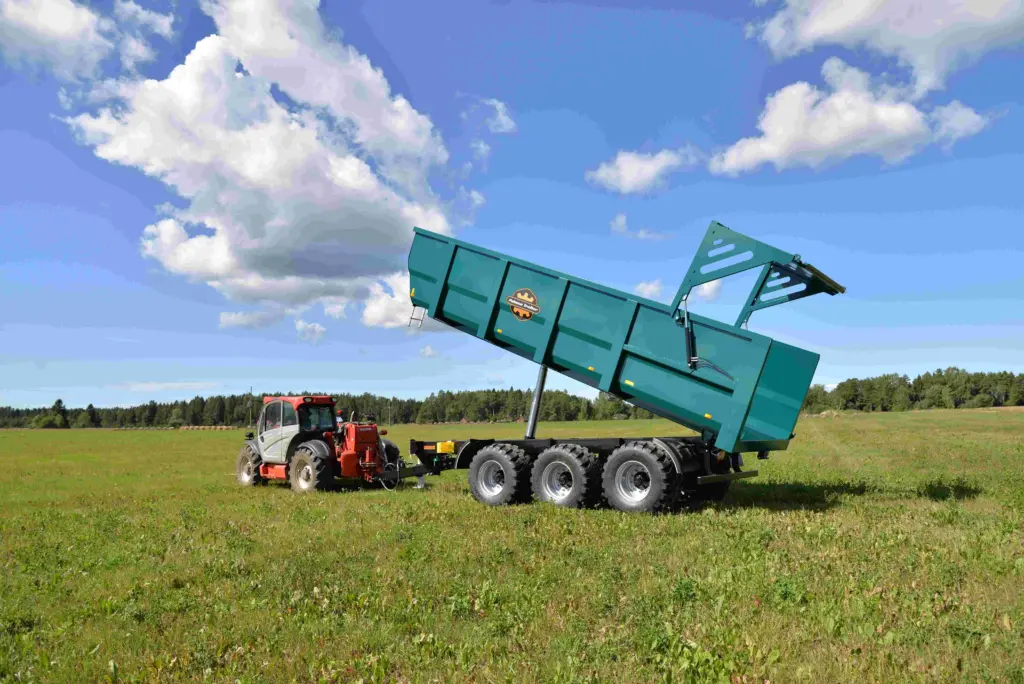Palmse PT2226 tipper bakover med åpen bakluke bak traktor